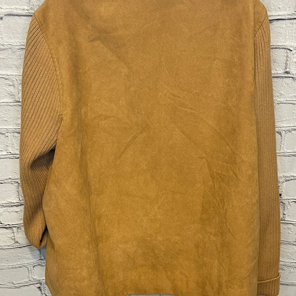 Studio Works Woman Suede Sweater/Coat with Magnetic Buttons -Size 18W - Picture 3 of 6